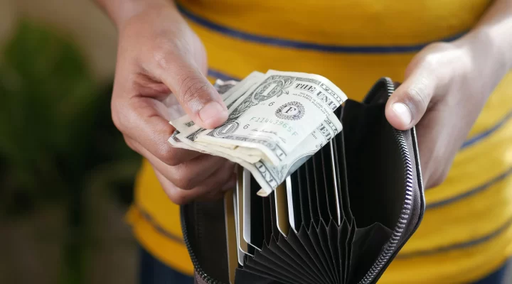 Por que você nunca consegue economizar